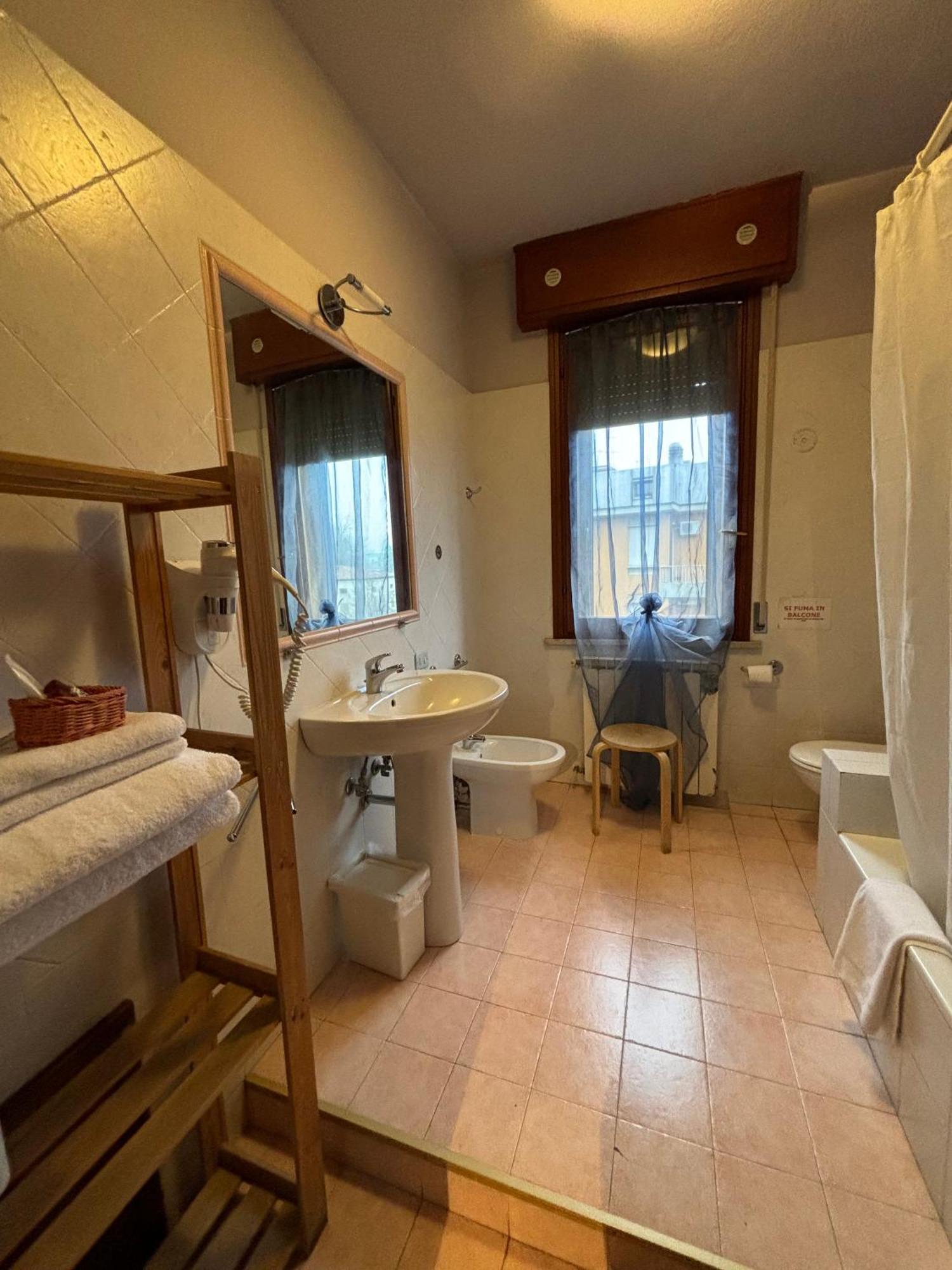 Viamilano25 Bed and Breakfast Mirandola Εξωτερικό φωτογραφία